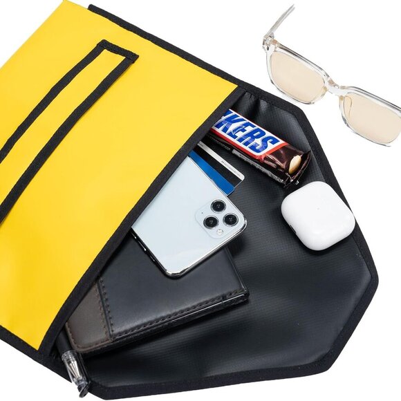 Sunbeam Yellow Envelope Clutch – Unisex PVC Handbag with Secure Flip-Top Closure - Picture 4 of 8